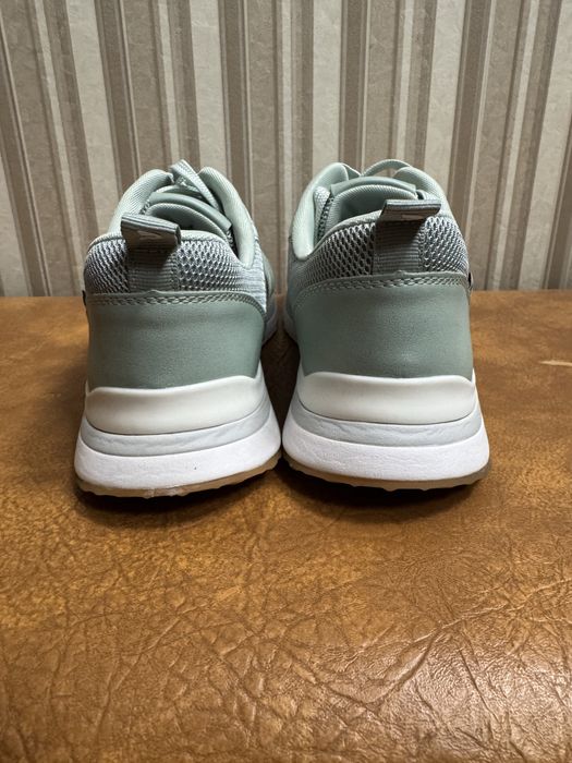 Продам кроссовки