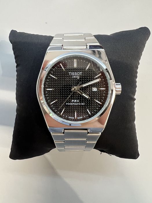 Часовник Tissot.