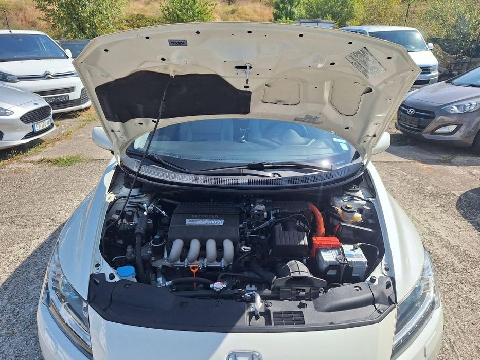 Продава се Honda CR-Z 1.5 Hybrid, 2010 г., в красив цвят бяла перла, с ръчна 6-степенна скоростна кутия