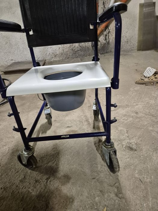 Инвалиден стол с колелца