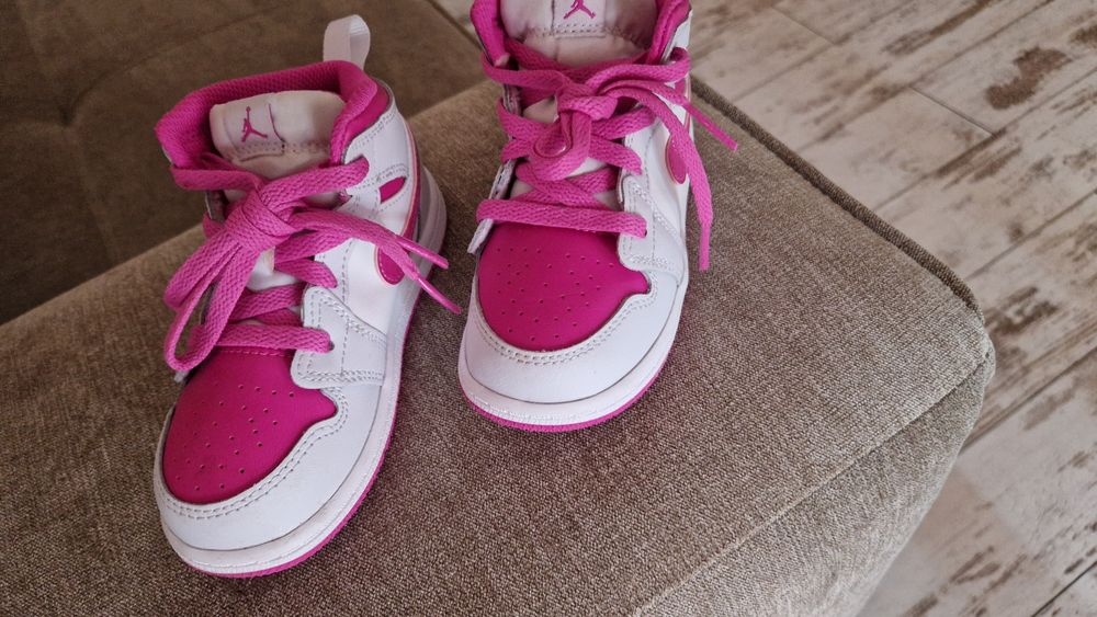 Нови обувки Nike момиче