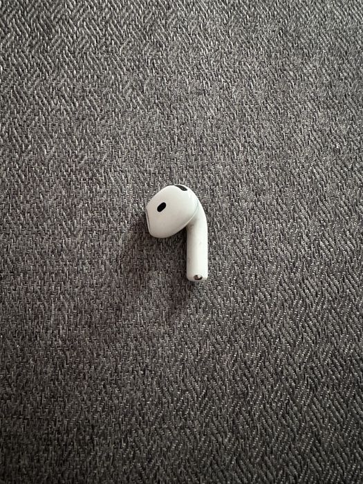 Правый наушник airpods 4