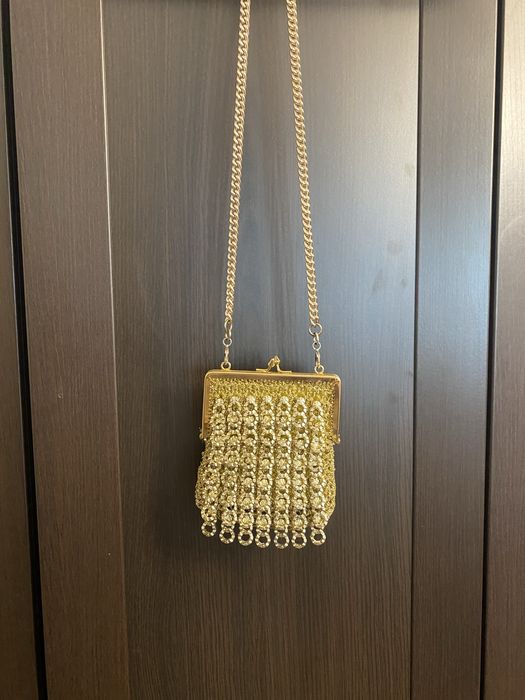 Gentuta eleganta, metalica