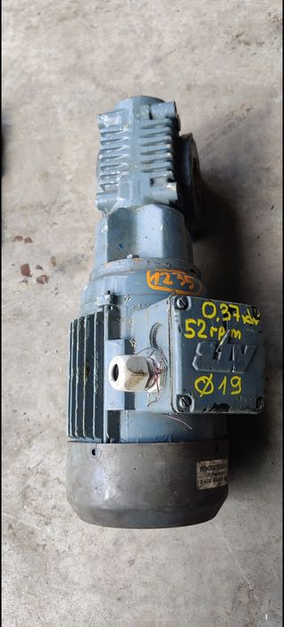 Motor electric trifazat cu reductor, 0.37kW 52rpm 380V