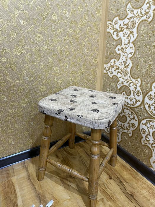 Stol va 3 ta stul to‘plami, qulay