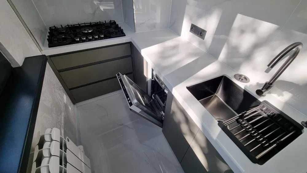 Срочно сдам 2/2/4 кв на Максим Горьком ор КФС H5