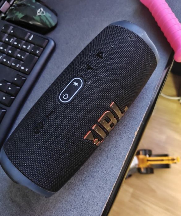 Vând  2 Boxe JBL Charge 5 și Flip 3