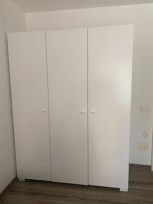 Vand set mobilier pentru dormitor in stare foarte buna