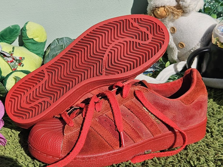 Adidas superstar в червено