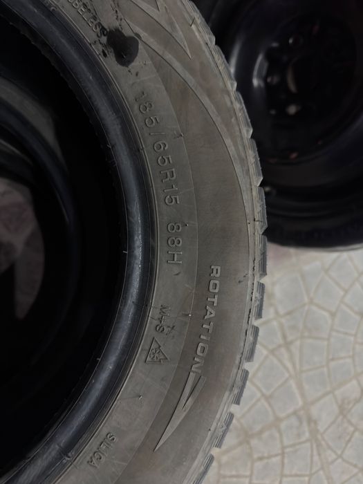 Продам комплект шин HARDRON FRD76