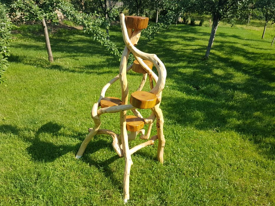 Цветарник-уникат от масивно дърво