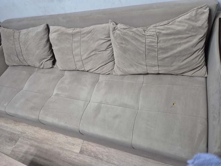 Продаётся диван.