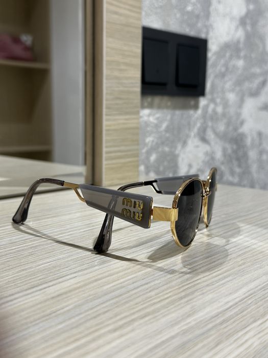 Солнцезащитные очки miu miu