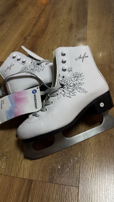 Коньки фигурные для девочки