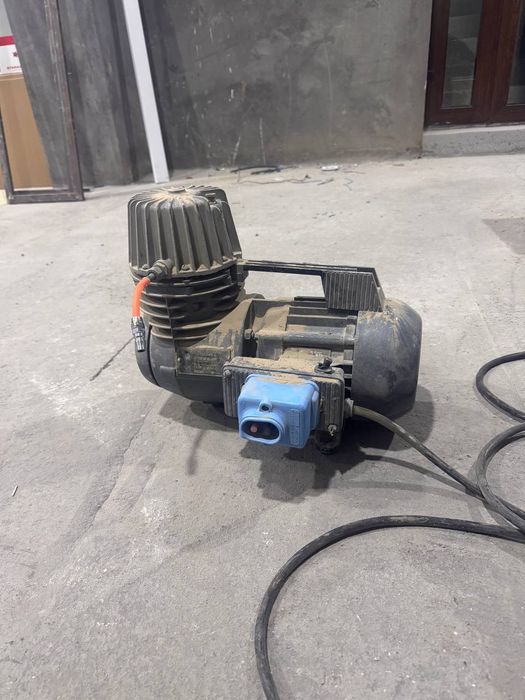 Воздушный компрессор, советский, мало пользовались, состояние хороший