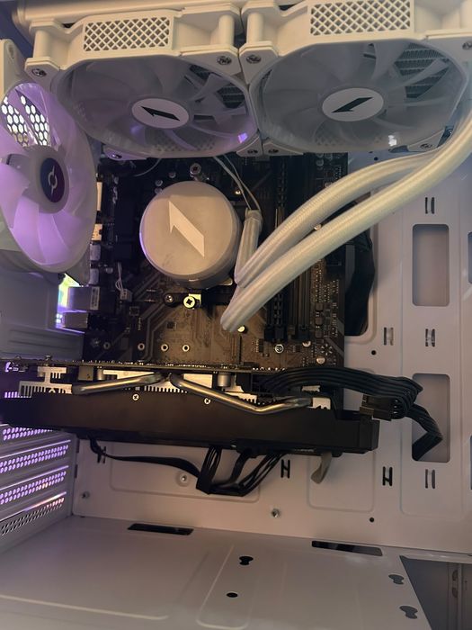 Vând PC gaming AMD ryzen 5 3600g
