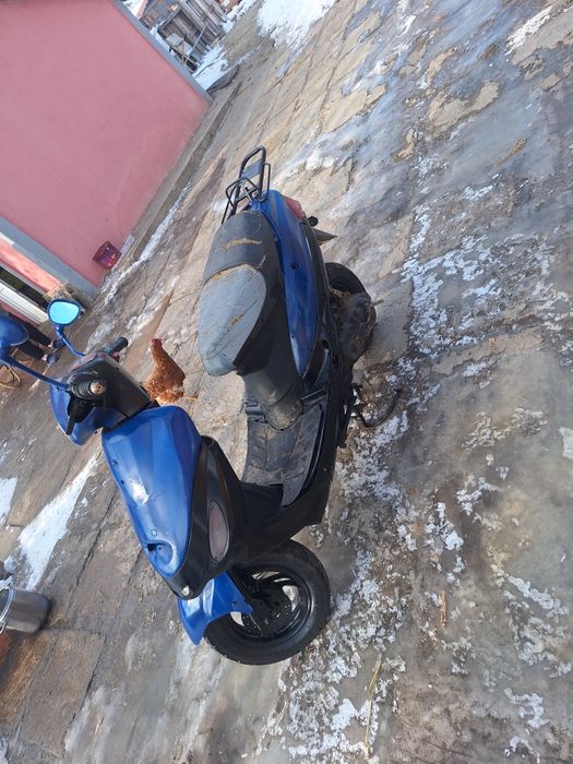 Vând scuter de 80 c