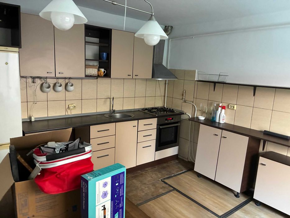 Casa cu 4 camere si depozit