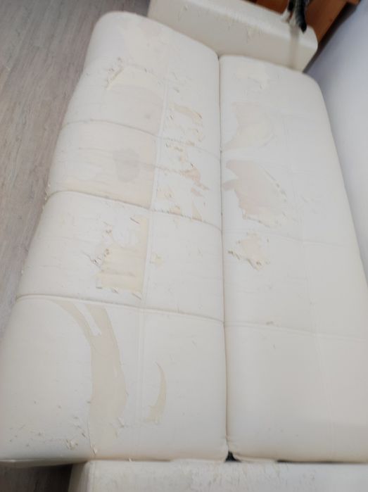 Продам диван, бу.  Толстый поролон . На перетяжку.