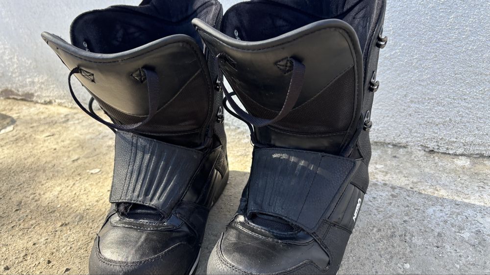 placa snowboard si bootsi