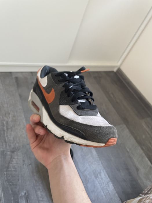 Nike Air Max 90.