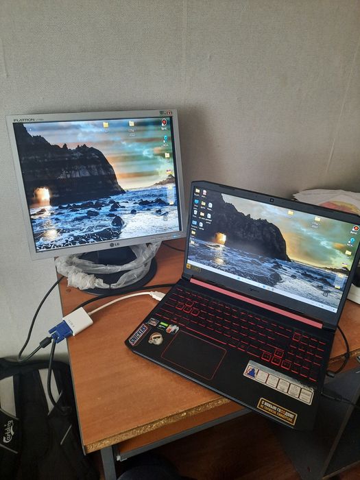 Продаются мониторы