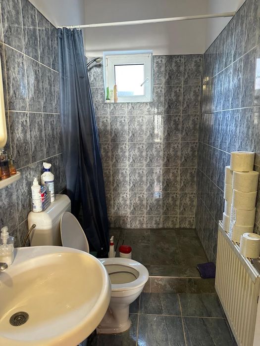 proprietar, vând casă pe stradă liniștită