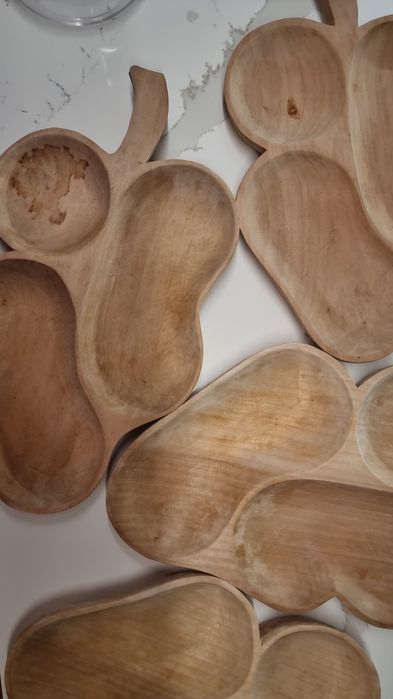 Tăvi  de servire 100% din lemn natural