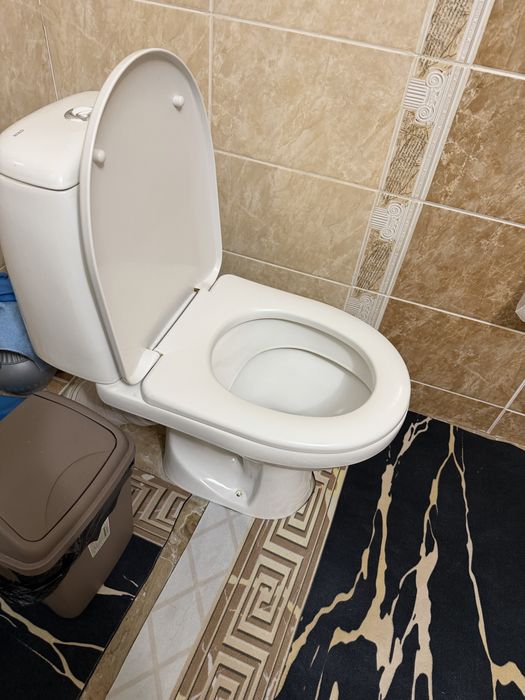 Унитаз среднего размера