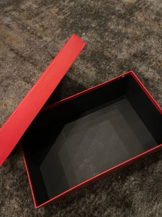 Кутия за обувки с въздух.