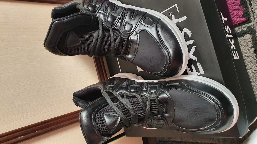 Vand adidas noi nr 39