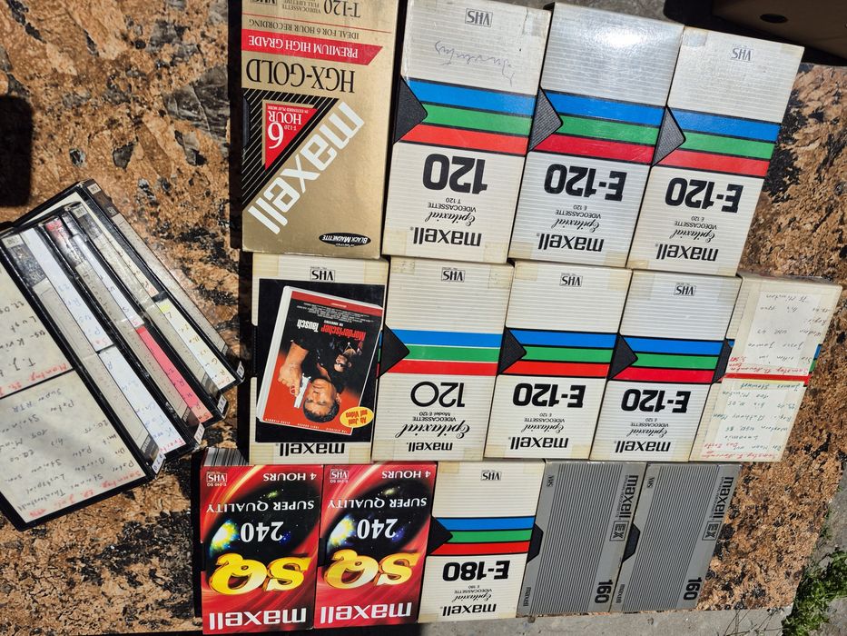 Vând Lot 30 casete video VHS originale Maxell de 120-160-180-240 minute cu filme diferite genuri