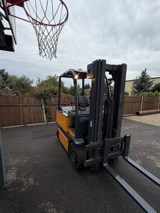 Stivuitor electric 2,5T marca OM catarg TRIPLEX