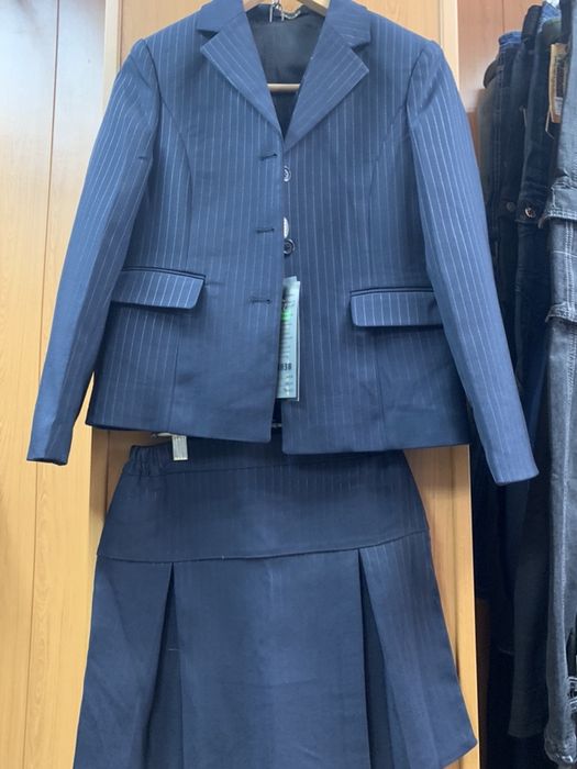 Продам девечьий костюм 4-ка..