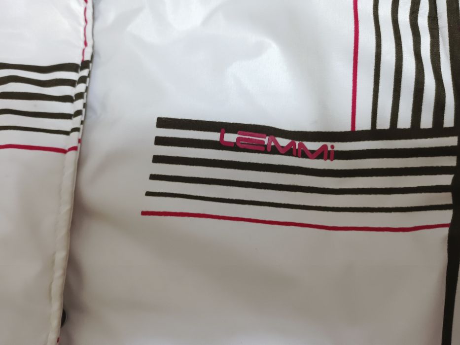 Фирменная куртка на весну