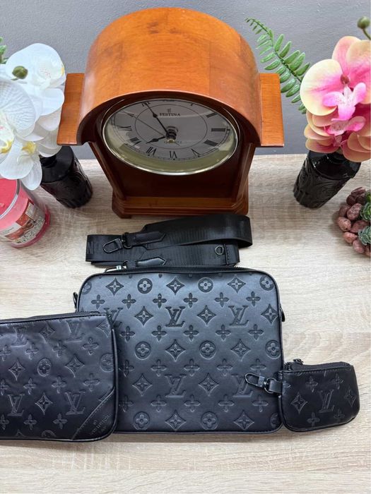 Borseta 100% piele neagra trio messager Luis Vuitton