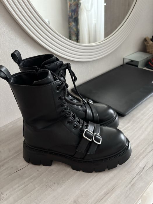 Продам зимние ботинки