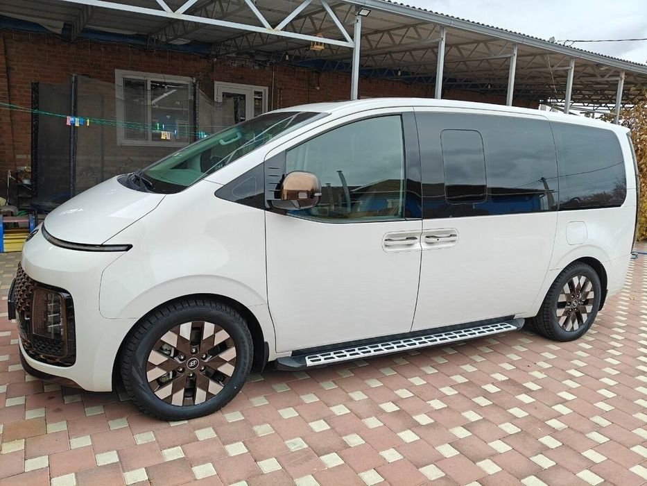 Аренда авто с водителям Hyundai  Staria