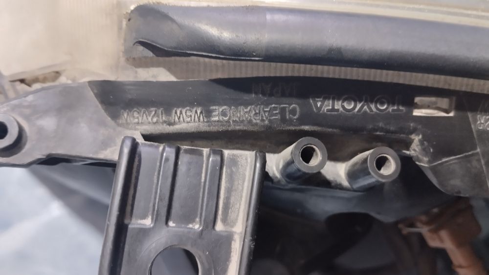 Фара Тойота альфард