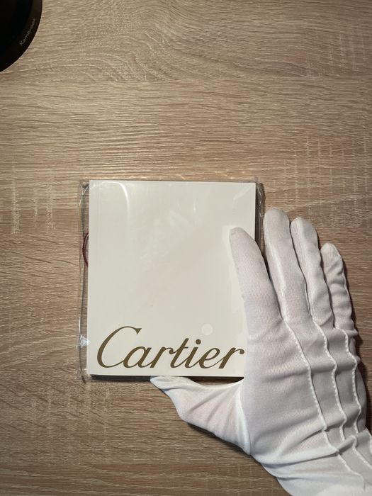 Часовник Cartier Santos iced-out