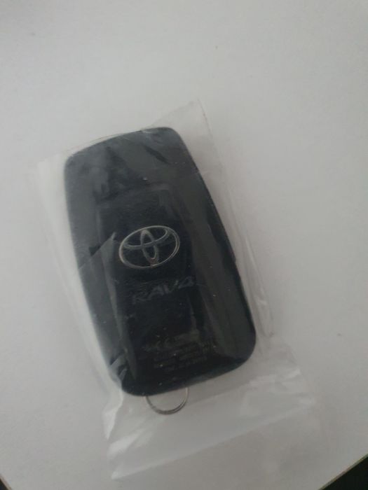 Продам ключи на Toyota Rav4