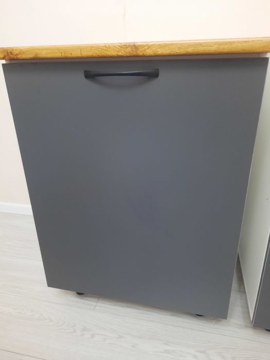 Продам шкафы кухоные новые.