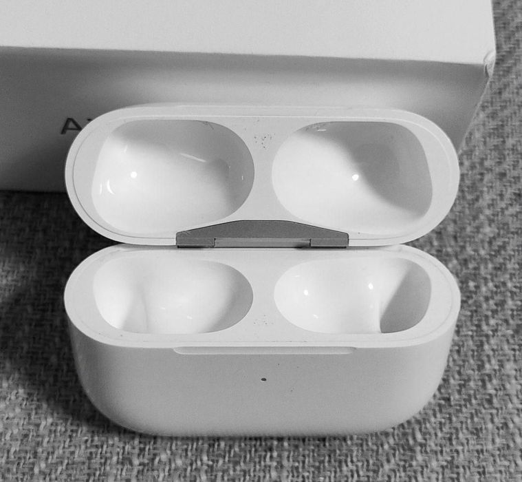 продам кейс наушника AirPods 2 pro оригинальный новый
