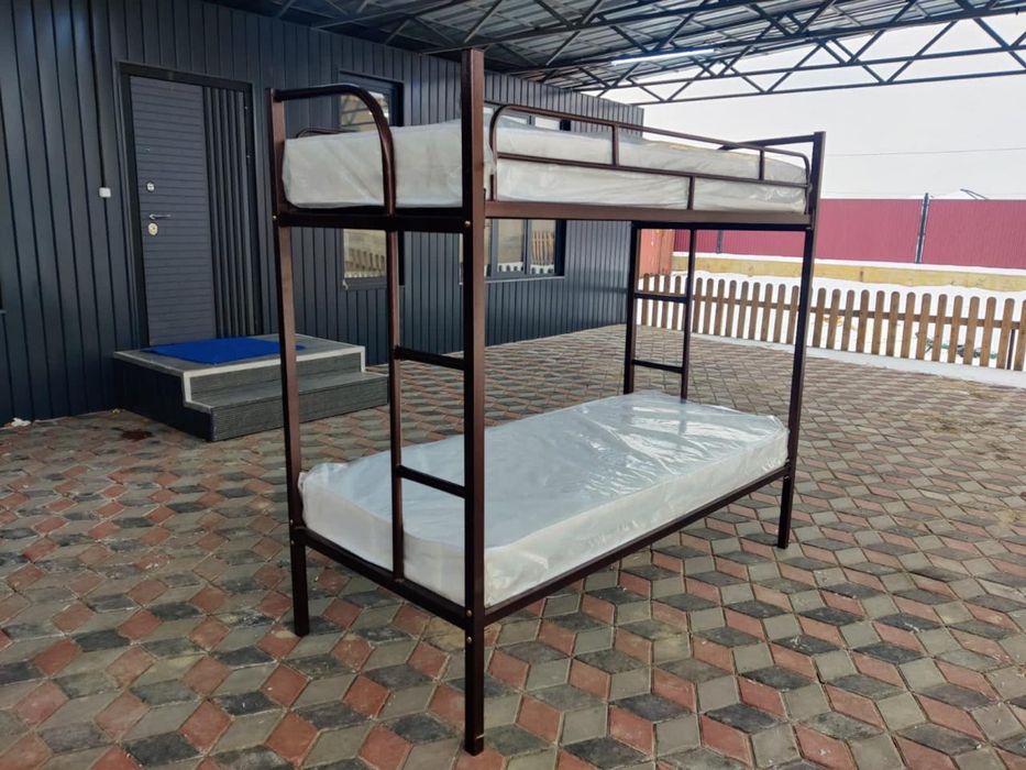 Металический кровать