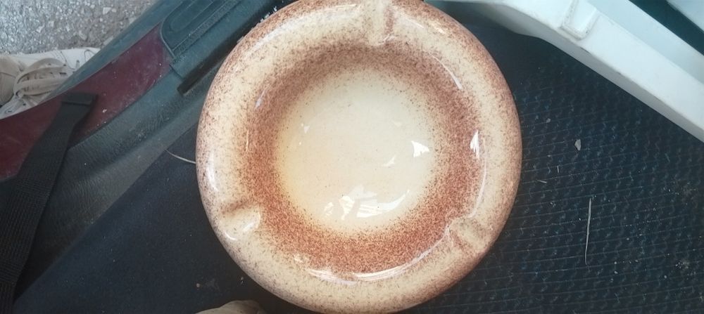 Керамичен пепелник от времето на комунизма