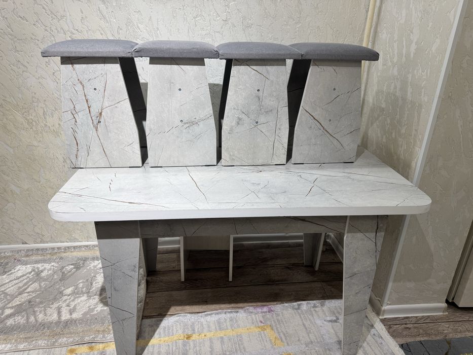 Стол и стуля кухный