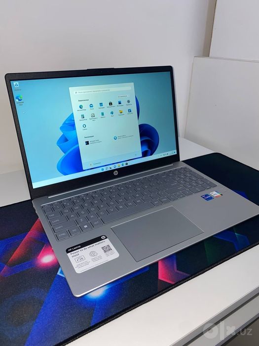 HP laptop i7-13 16/512