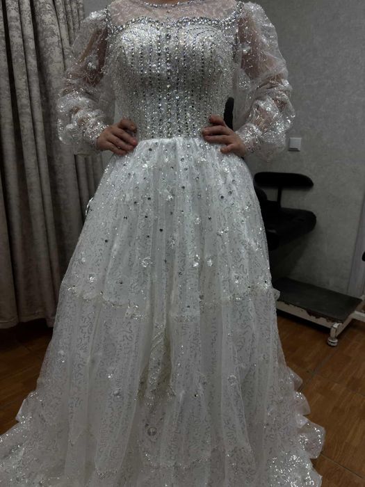 Kelin ko'ylaklar sotiladi