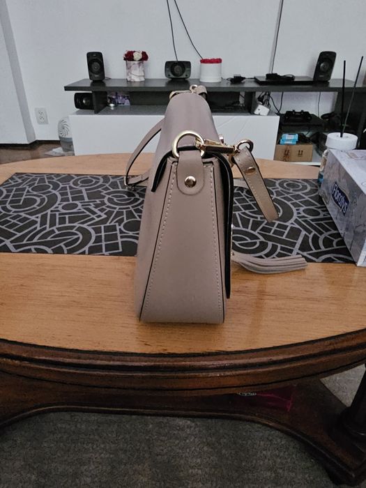 Geanta dama de piele - model deosebit
