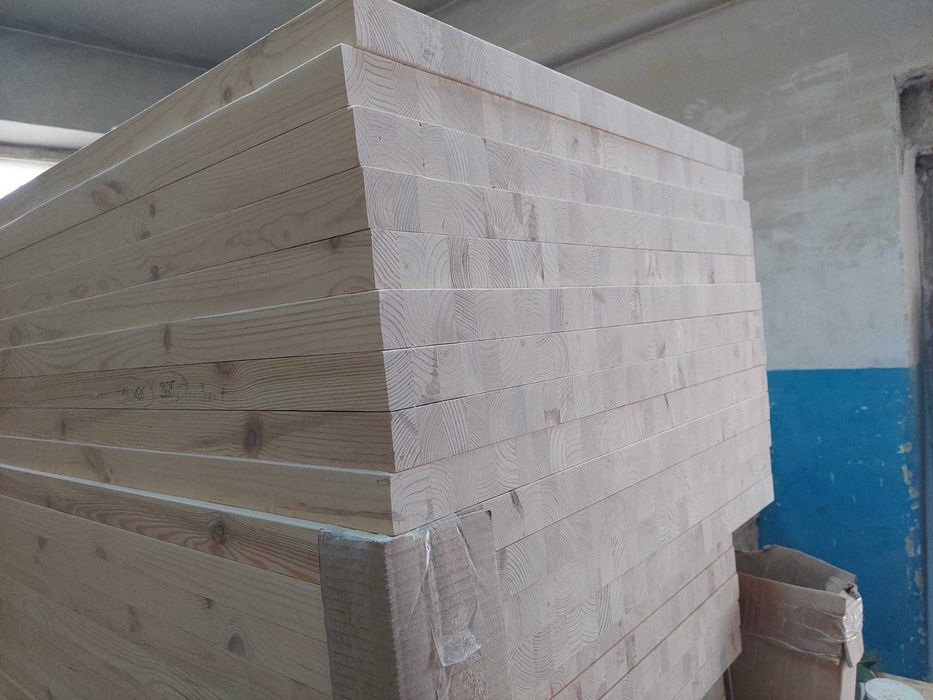 Blat din pin finisat – ideal pentru mobilier, mese și rame